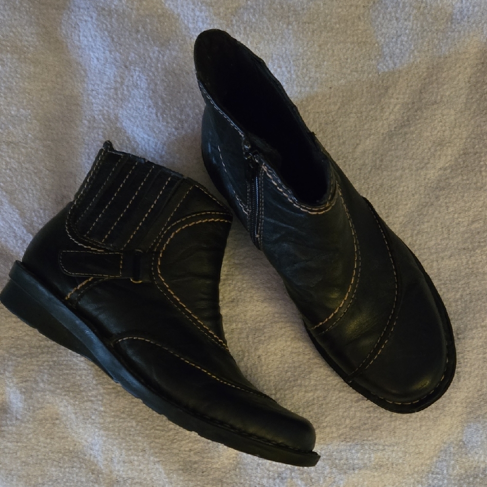Clarks Bendable Black Leather Ankle Boots Cream Stitching Inside Zipper 7M EUC